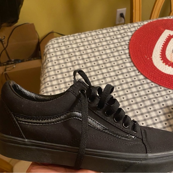Vans - Picture 3 of 5